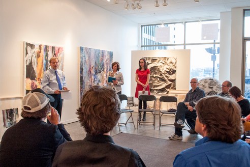 Vue de la Galerie Michel Guimont, à Québec. Debout à gauche, l'hôte et galeriste Michel Guimont, au centre, Nicole Brière et à droite, Andréanne Lesage. Crédit photo: Isabelle Houde Photographe http://www.isabellehoudephotographe.com/