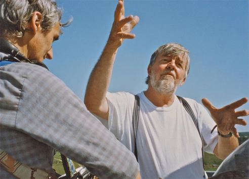 richard-les-bras-dans-les-airs